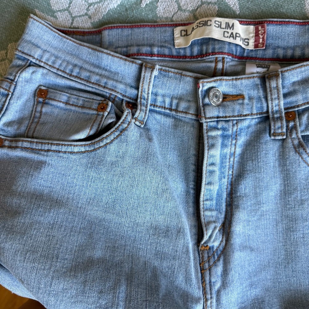 Levi Classic Slim Capris Size 10 Jeans - Picture 11 of 11